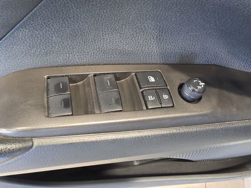 Used 2022 Toyota Camry SE FWD image 16