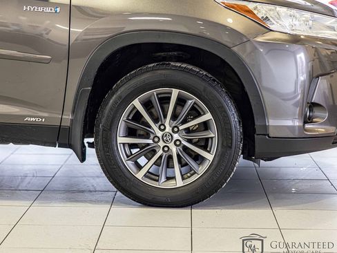 Used 2019 Toyota Highlander XLE image 11