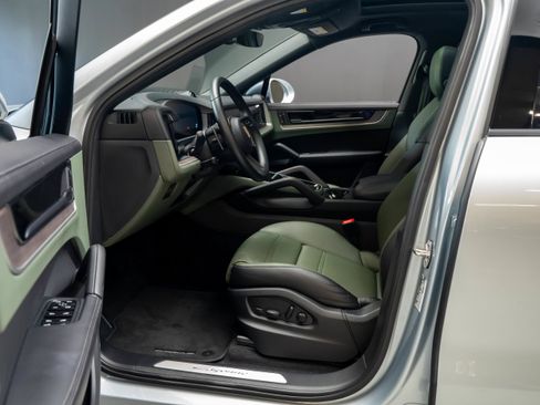 Certified 2024 Porsche Cayenne Coupe AWD/4WD image 4