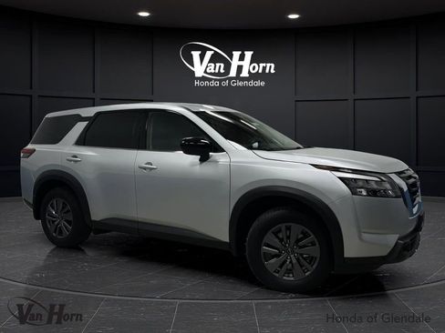 Used 2024 Nissan Pathfinder S image 1