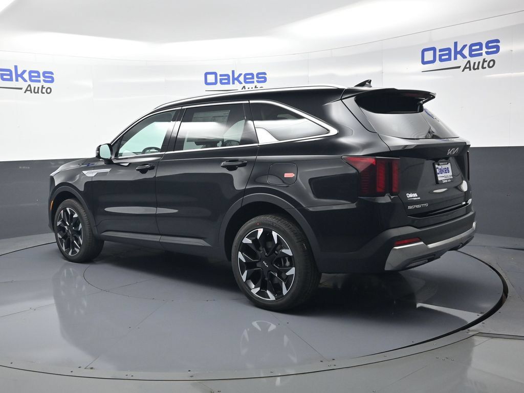 Certified 2026 Kia Sorento EX AWD/4WD image 5