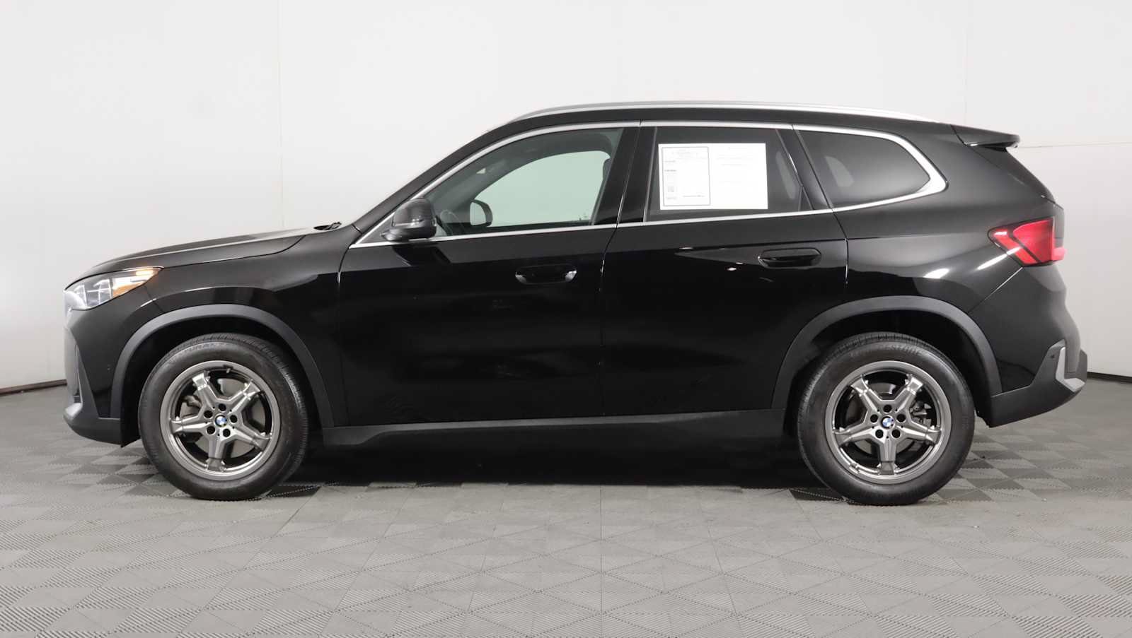 Used 2023 BMW X1 xDrive28i w/ Convenience Package AWD/4WD image 8