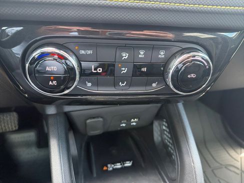 Used 2025 Chevrolet TrailBlazer ACTIV w/ Convenience Package FWD image 9