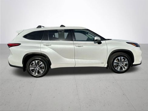 Used 2022 Toyota Highlander XLE image 6