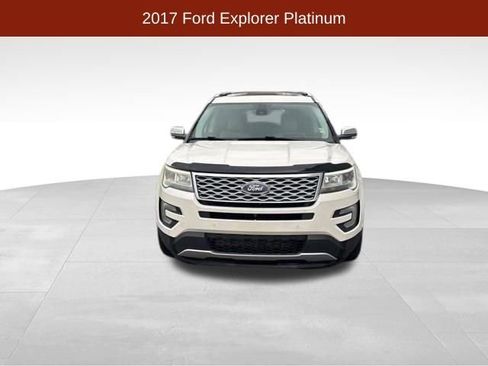 Used 2017 Ford Explorer Platinum image 2