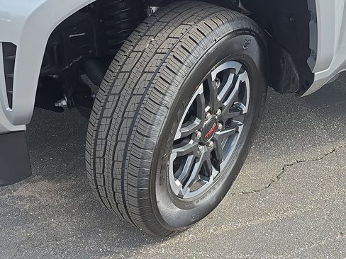 Used 2025 Toyota Tacoma TRD Sport image 32