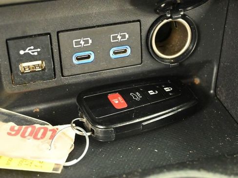 Certified 2022 Toyota Highlander XLE image 26