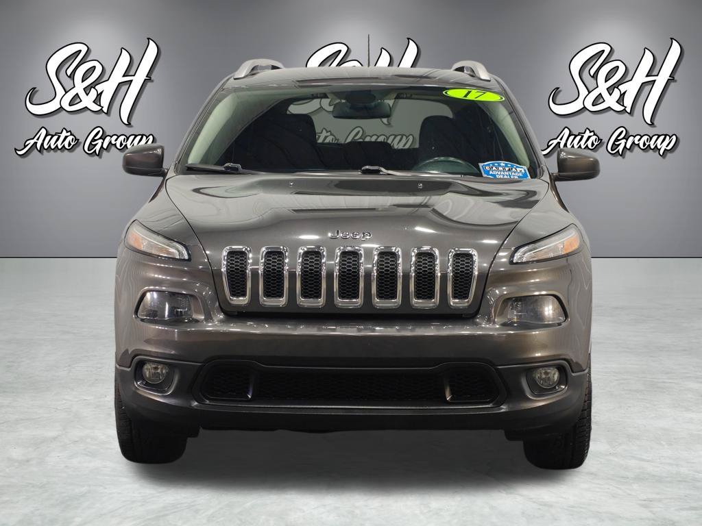 Used 2017 Jeep Cherokee Latitude w/ Cold Weather Group AWD/4WD image 11