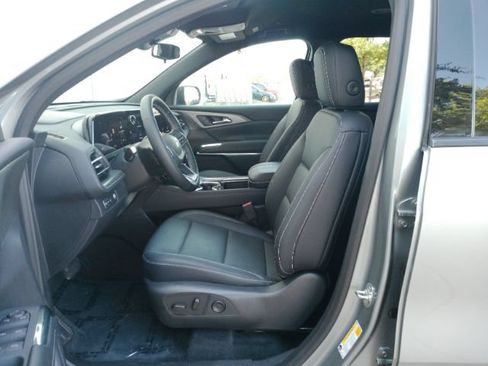 Used 2026 Chevrolet Traverse LT FWD image 6