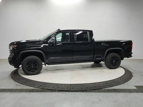 Used 2024 Chevrolet Silverado 2500 High Country w/ High Country Premium Package AWD/4WD image 4
