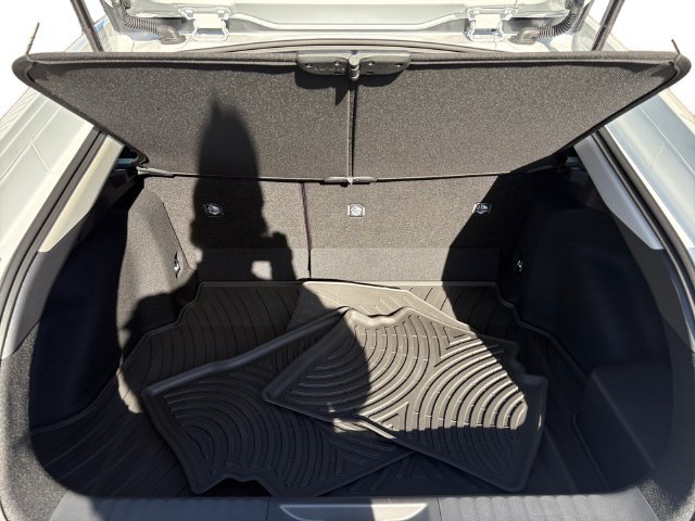 New 2027 Toyota Prius LE FWD image 19