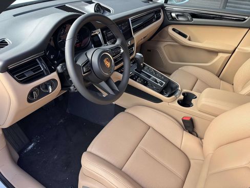 Used 2026 Porsche Macan AWD/4WD image 17