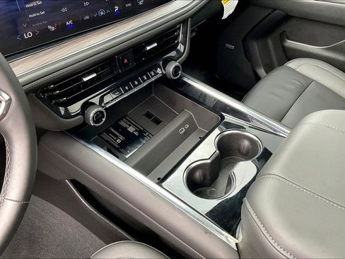 Used 2025 Chevrolet Tahoe LT w/ Comfort Package image 19