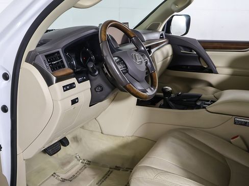 Used 2016 Lexus LX 570 4WD image 32