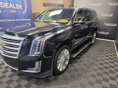 Used 2017 Cadillac Escalade Platinum RWD image 1
