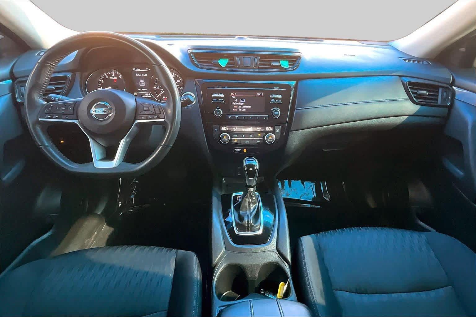 Used 2017 Nissan Rogue SV AWD/4WD image 15