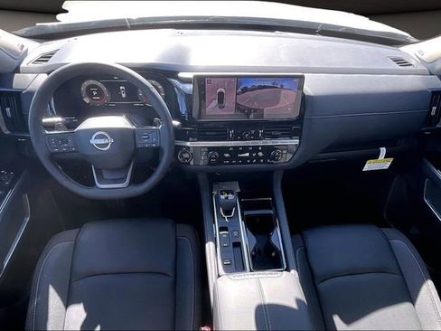 New 2026 Nissan Pathfinder SL image 5