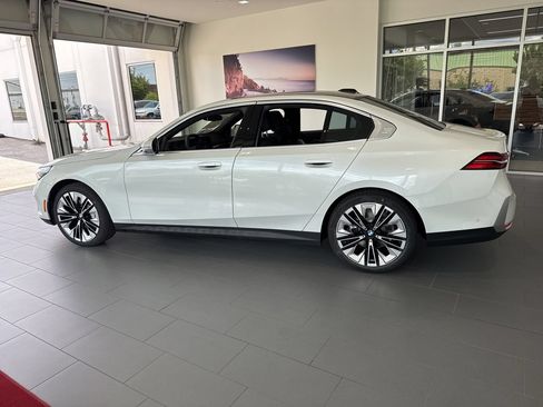 New 2027 BMW 530i xDrive w/ Premium Package AWD/4WD image 5