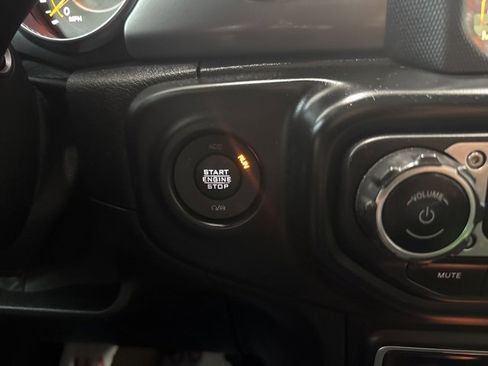 Used 2021 Jeep Wrangler Unlimited Sport image 24