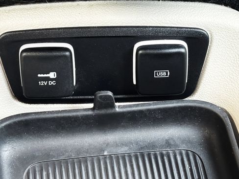 Used 2018 Chrysler Pacifica Limited w/ Advanced Safetytec Group FWD image 28