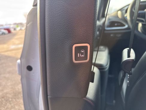 New 2026 Chrysler Pacifica Select image 23