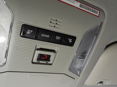 Used 2021 Toyota RAV4 LE image 20