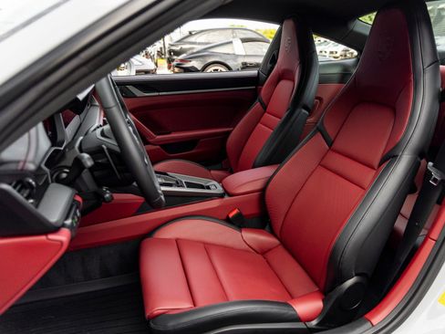 Used 2025 Porsche 911 Carrera w/ Premium Package image 5