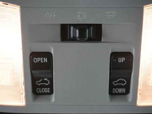 Used 2018 Toyota RAV4 XLE FWD image 22