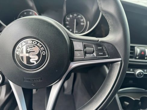 Used 2019 Alfa Romeo Giulia w/ Nero Edizione RWD image 9