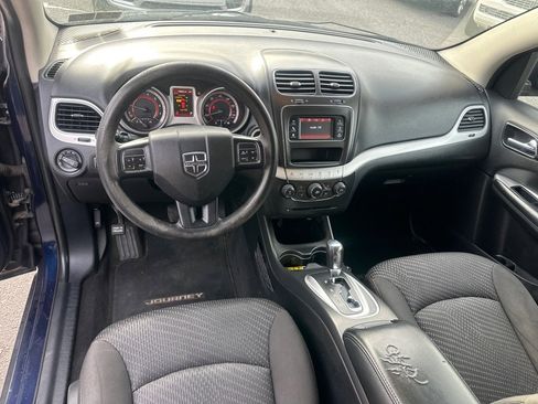 Used 2017 Dodge Journey SXT w/ Comfort/Convenience Group image 14