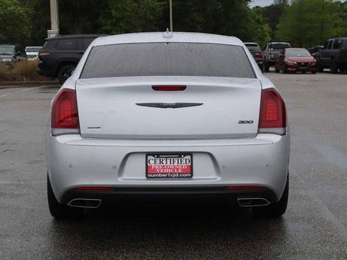 Certified 2023 Chrysler 300 Touring L w/ Comfort Group image 4