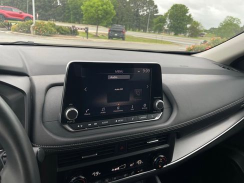 Used 2025 Nissan Rogue SV image 16