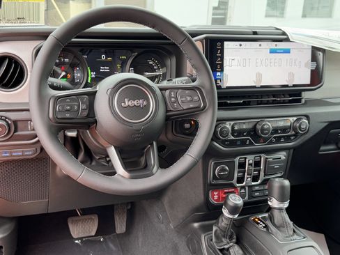 New 2025 Jeep Wrangler Willys AWD/4WD image 28