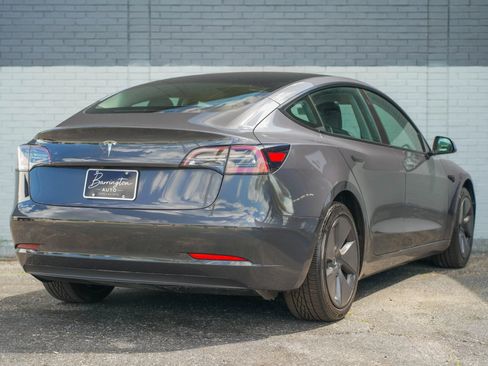 Used 2022 Tesla Model 3 Standard Range RWD image 5