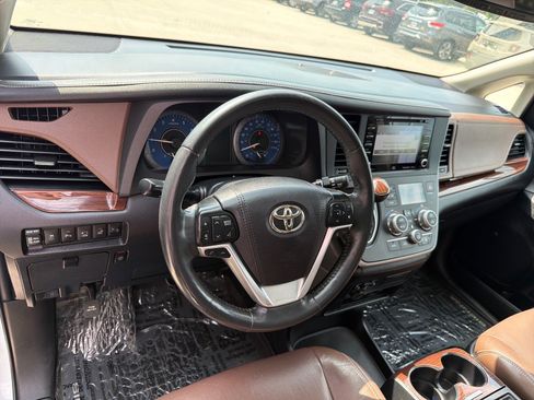 Used 2020 Toyota Sienna Limited Premium AWD/4WD image 16