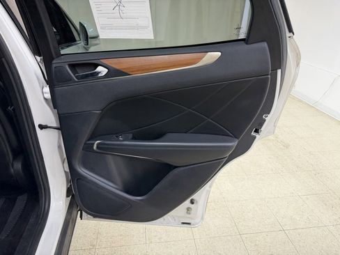 Used 2018 Lincoln MKC Select w/ Select Plus Package image 13