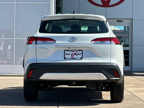 Used 2025 Toyota Corolla Cross L FWD image 5