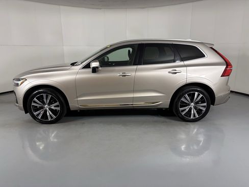 Used 2023 Volvo XC60 B5 Plus image 5