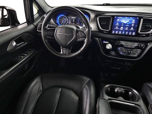 Used 2020 Chrysler Pacifica Touring-L w/ Premium Audio Group AWD/4WD image 17