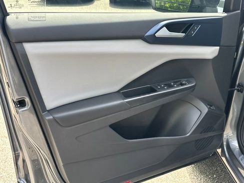 Used 2022 Volkswagen Taos SE w/ IQ.Drive SE Package image 10