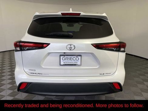 Used 2023 Toyota Highlander XLE AWD/4WD image 7