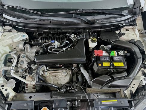 Used 2017 Nissan Rogue SV image 30