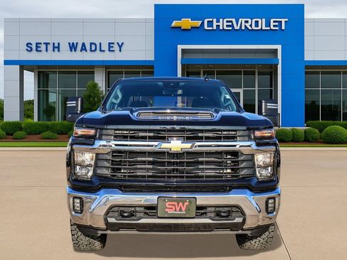 Used 2025 Chevrolet Silverado 2500 LT w/ Convenience Package AWD/4WD image 2