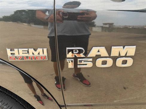 Used 2018 RAM 1500 Laramie AWD/4WD image 18