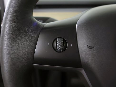 Used 2023 Tesla Model Y Long Range image 39