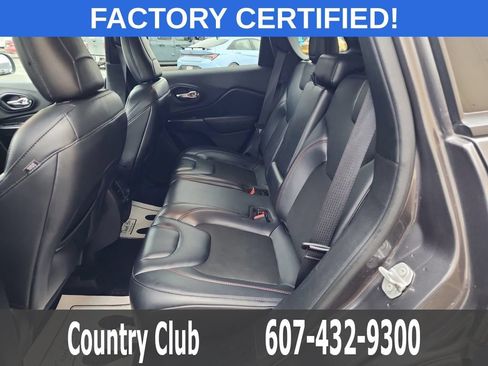 Used 2021 Jeep Cherokee Trailhawk AWD/4WD image 24