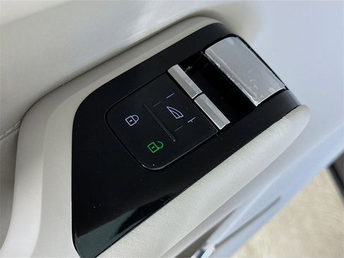 New 2025 Volvo EX90 Plus w/ Protection Package Premier image 17