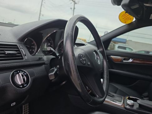 Used 2010 Mercedes-Benz C 300 Sedan image 12