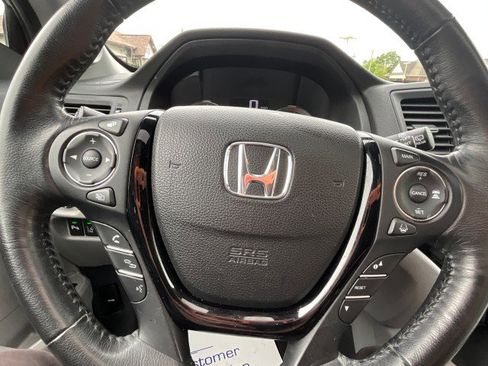 Used 2017 Honda Pilot Touring image 12