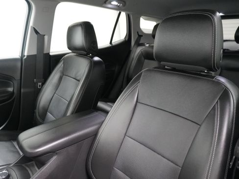 Used 2022 GMC Terrain SLT w/ LPO, 'HIT The Road' Package image 10